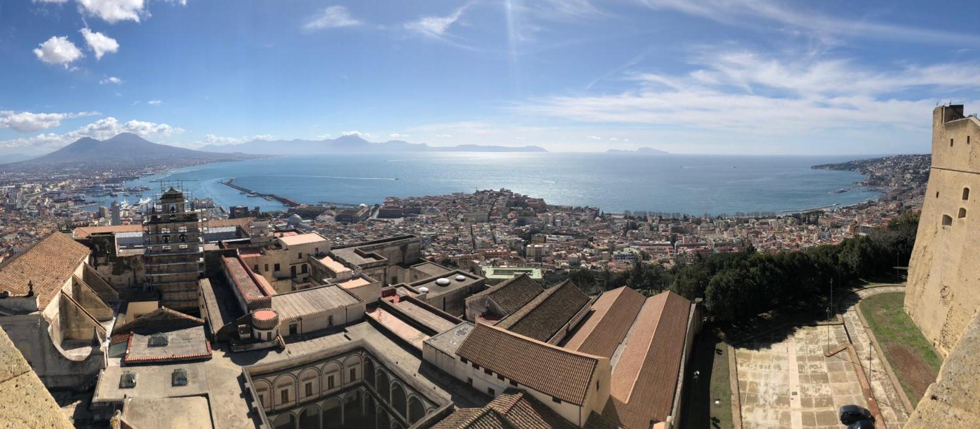 Toledostop ナポリ エクステリア 写真 View of the city of Taormina