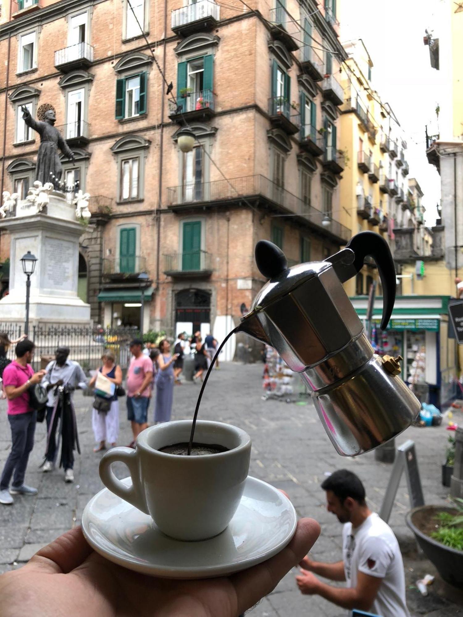 Toledostop ナポリ エクステリア 写真 A coffee pot