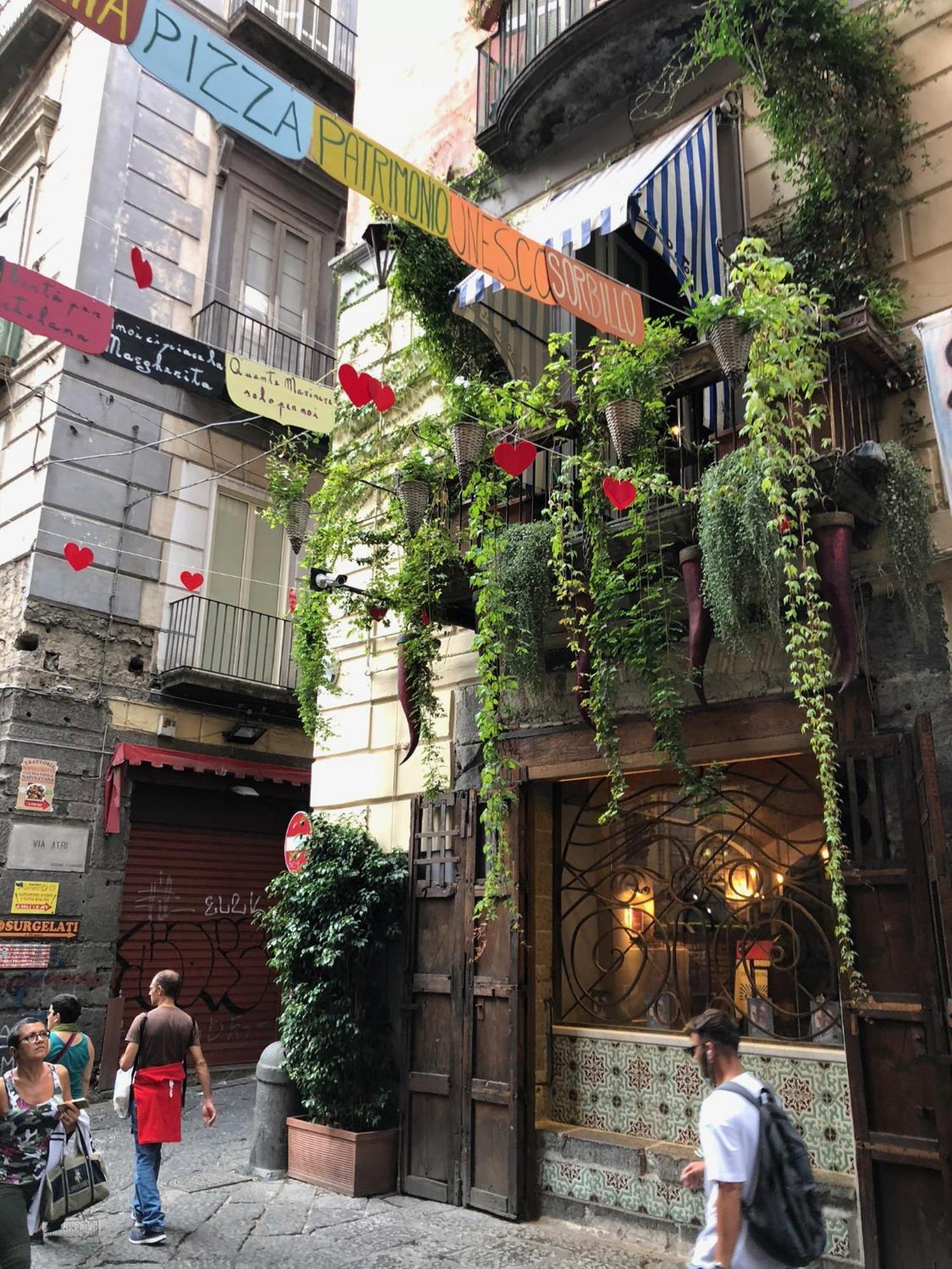 Toledostop ナポリ エクステリア 写真 A restaurant in Barcelona