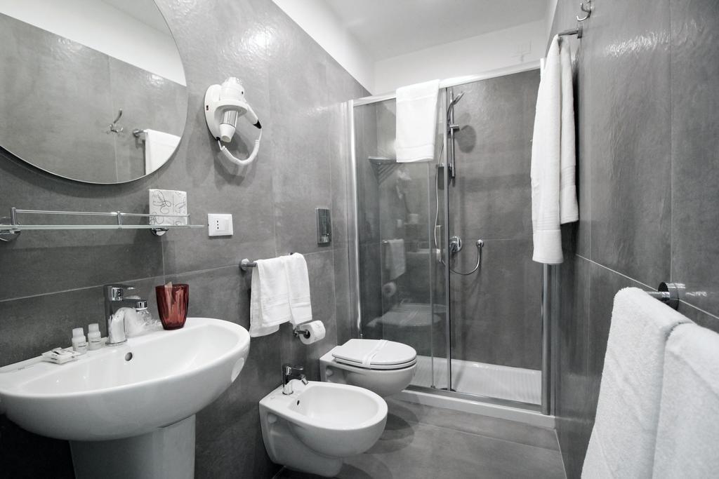 Toledostop ナポリ エクステリア 写真 A modern bathroom