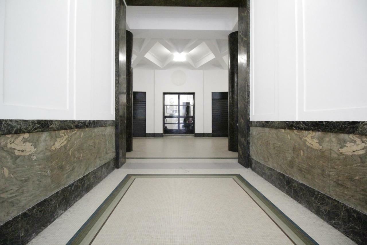 Toledostop ナポリ エクステリア 写真 Interior of the building