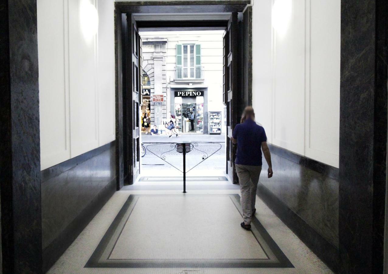 Toledostop ナポリ エクステリア 写真 The entrance to the gallery
