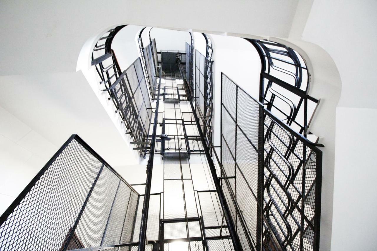 Toledostop ナポリ エクステリア 写真 Interior of the prison