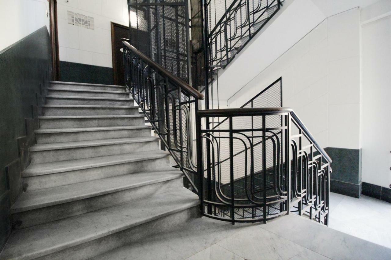 Toledostop ナポリ エクステリア 写真 Interior of the main building