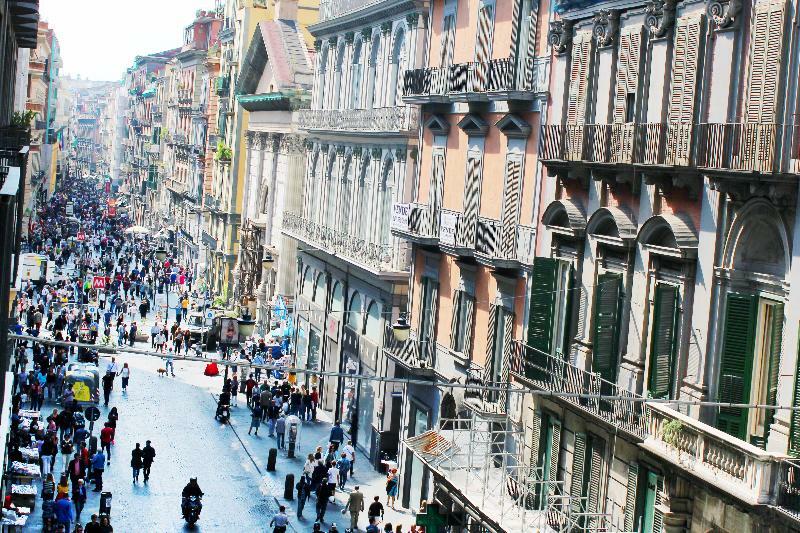 Toledostop ナポリ エクステリア 写真 Via Roma