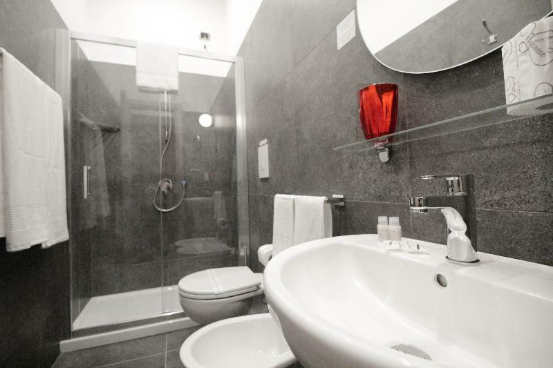 Toledostop ナポリ エクステリア 写真 A modern bathroom